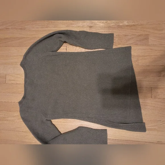 Merino blend asymmetrical sweater - Picture 7 of 7